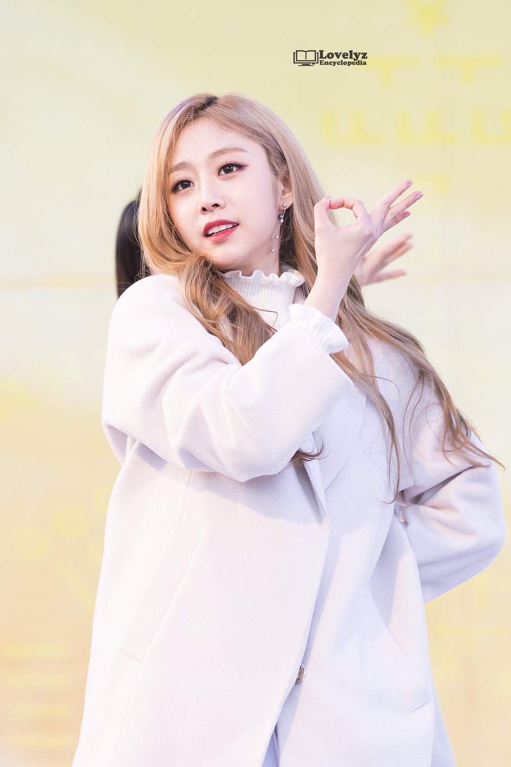 [러블리즈] 미니빔을 갖고싶은 마음이 들어서 지수 | 인스티즈