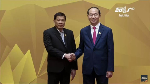 11/11 APEC 정상회의 본회의 세션에 참석한 문재인 대통령 | 인스티즈
