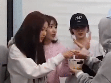 미야와키 사쿠라 한입만.gif | 인스티즈