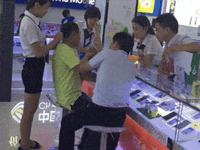 대륙의 폰팔이.gif | 인스티즈
