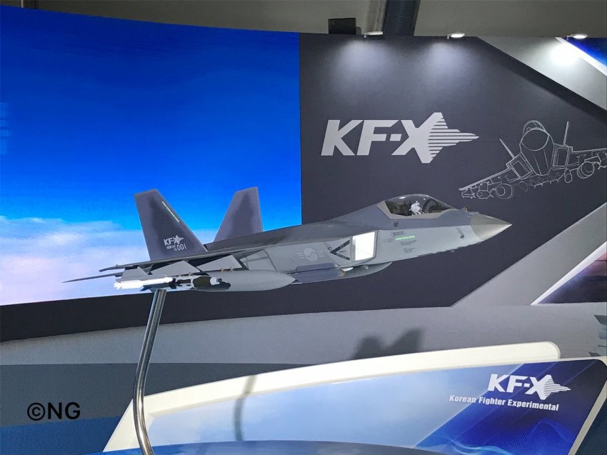 [영상첨부] 오늘 처음으로 공개된 한국형 전투기"KFX"목업(실물 모형).jpg | 인스티즈