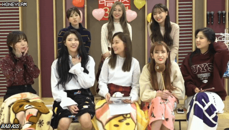 아직도 데뷔 쇼케이스 얘기가 나오면 표정이 어두운 지수.gif | 인스티즈