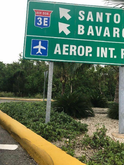 차 밖으로 몸 내밀고 포즈 취하다 사고당한 사람 | 인스티즈