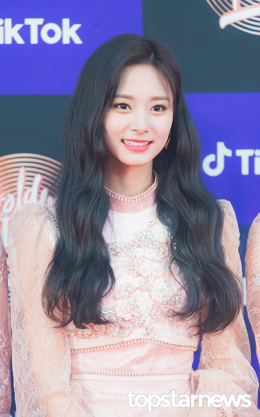 감탄만 나오는 최근 쯔위의 미모.jpgif | 인스티즈