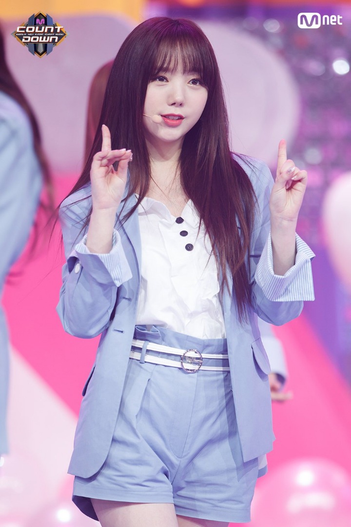 안무도중 스스로 꽃가루 뿌리는 러블리즈 | 인스티즈