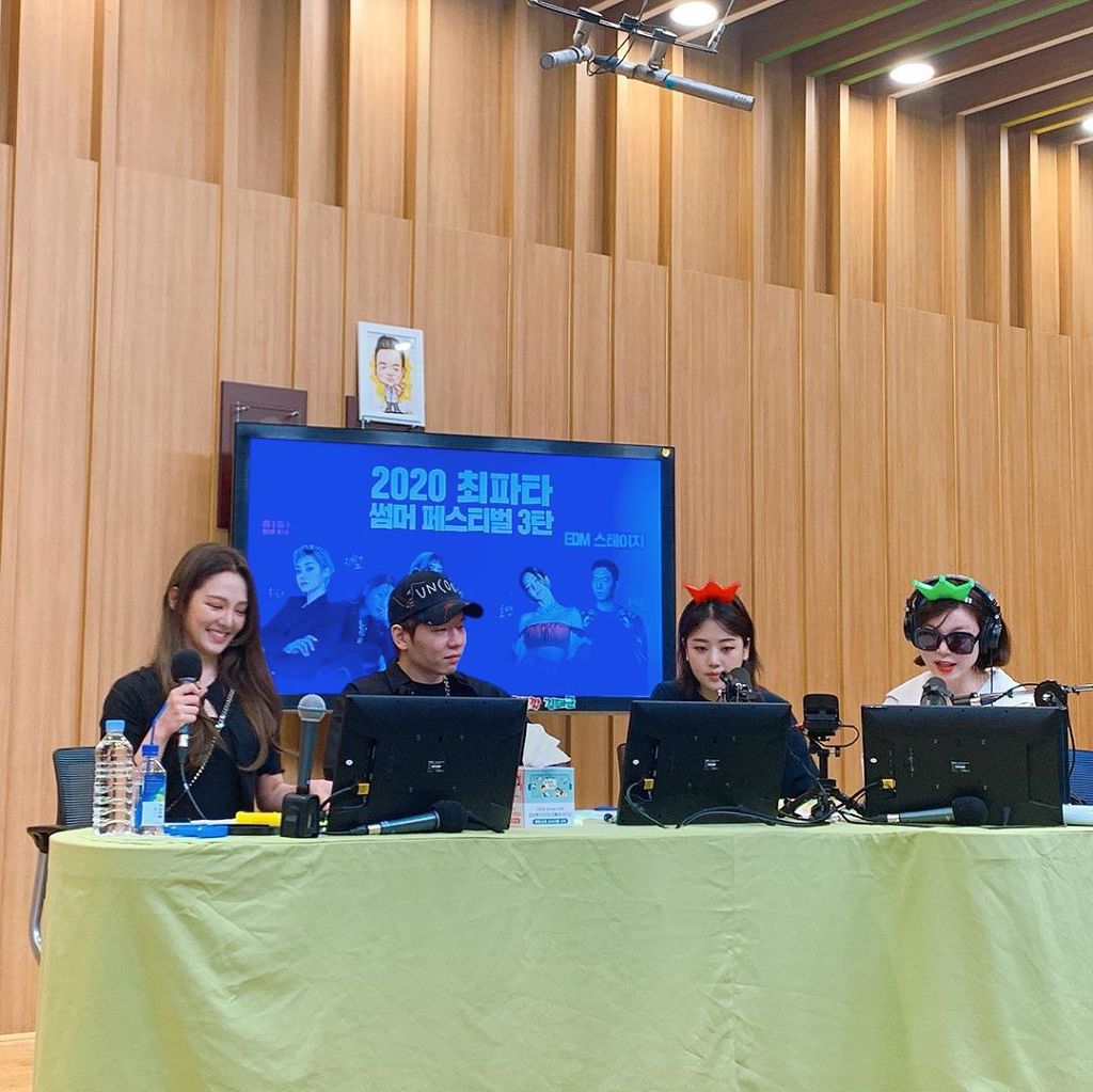 999F11355F22DF4F28A983