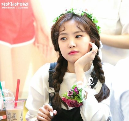 화관 쓴 에이핑크 멤버들.jpg | 인스티즈