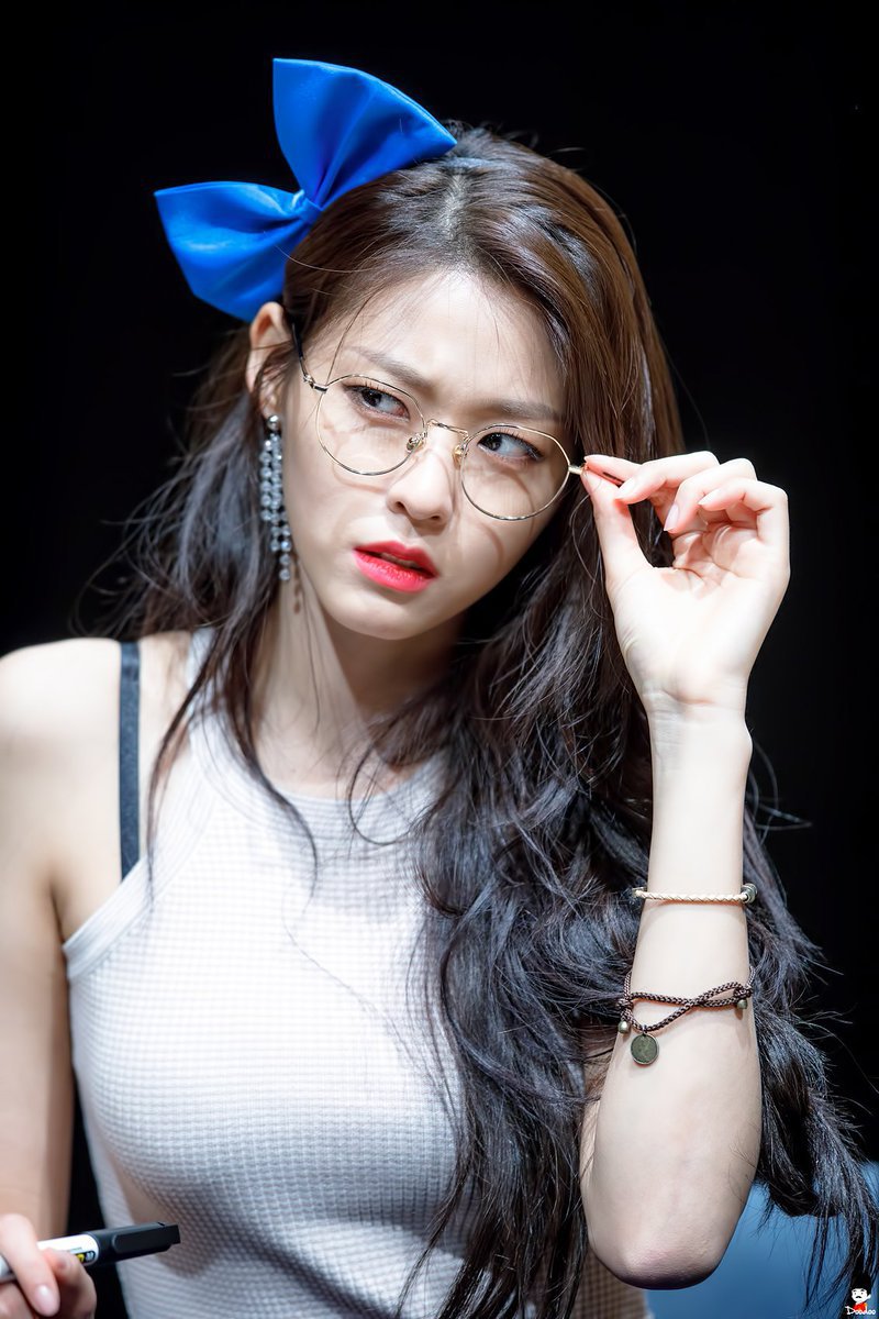 미모와 몸매 둘다 난리난 어제자 설현이.jpgif | 인스티즈