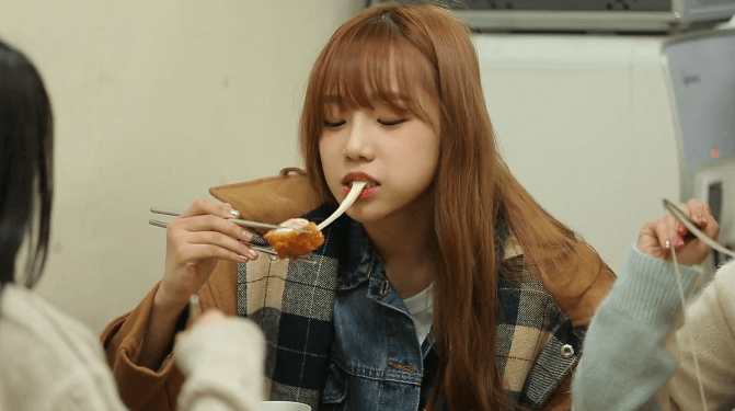 골목식당 돈까스집 시식단으로 방문한 아이즈원(+개오리).jpgif | 인스티즈
