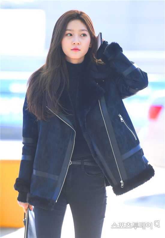 오늘자 김새론 | 인스티즈