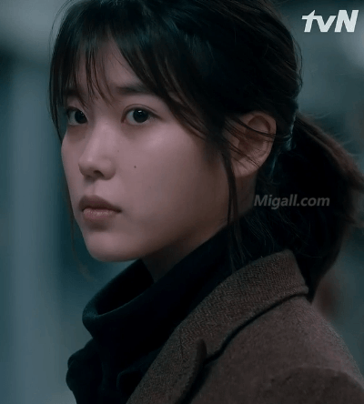  어두운 나의 아저씨 아이유.gif | 인스티즈