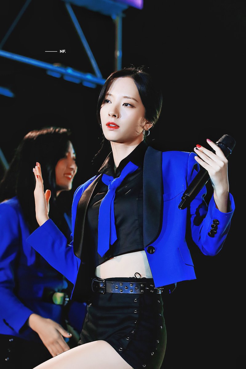 어깨노출하는 우주소녀 보나 ㄷㄷㄷ.gif | 인스티즈