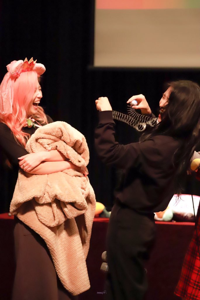 애교장인 김사나.gif | 인스티즈