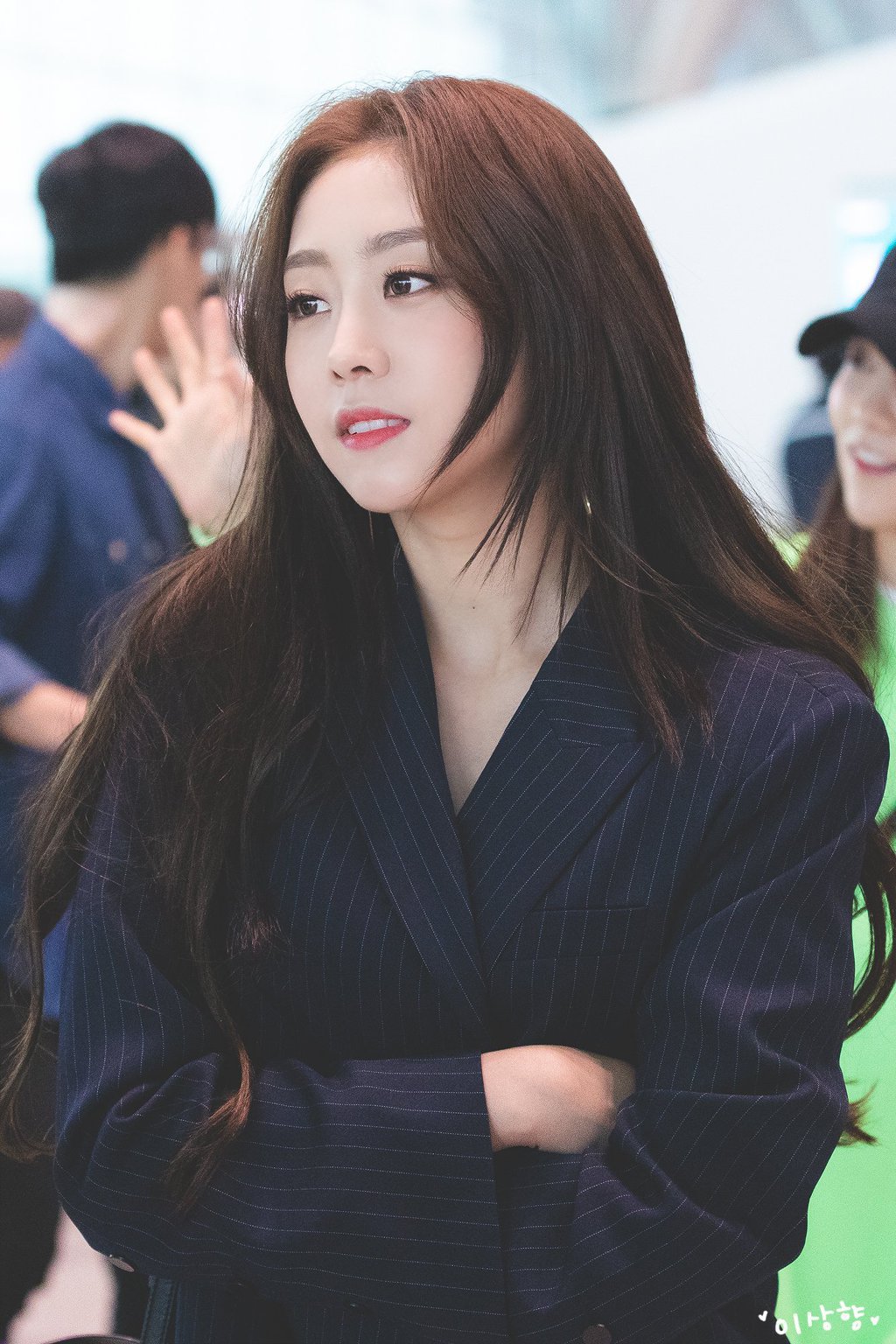 자기도 조금은 이쁜거 알고 있는 뻔뻔한 러블리즈 서지수.gif | 인스티즈