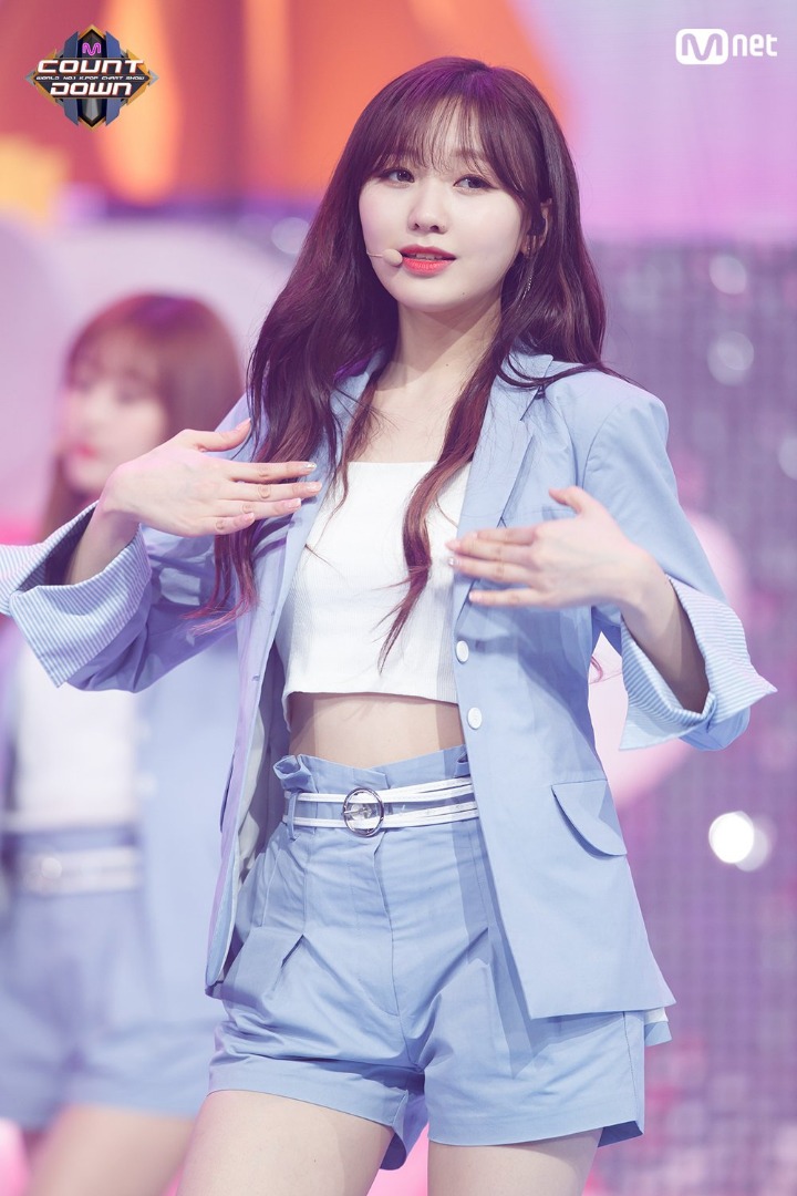안무도중 스스로 꽃가루 뿌리는 러블리즈 | 인스티즈