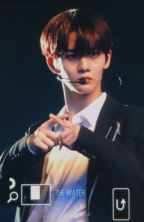 행사 중 마이크가 나오지 않을때 워너원의 반응 | 인스티즈