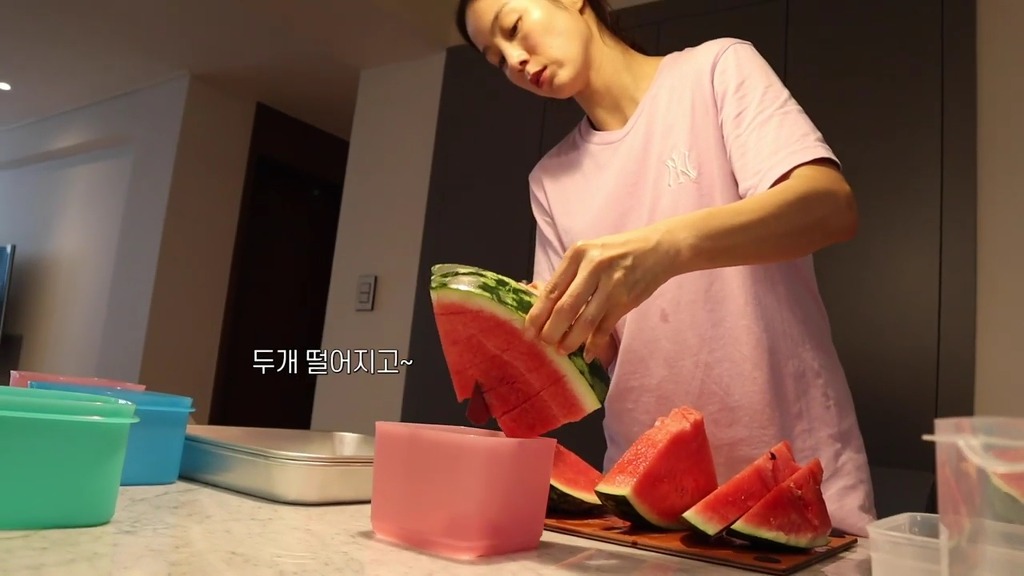 문가든씨가 알려주는 수박 조각 보관하려고 자를때 꿀팁 | 인스티즈