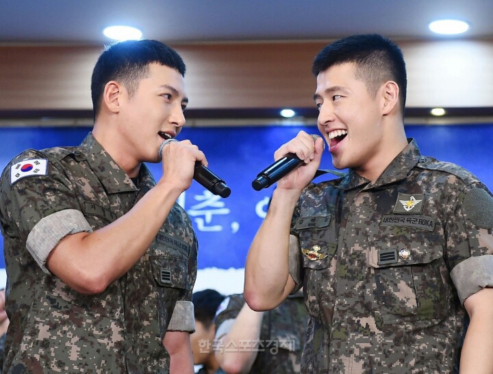 군인머리도 소화하는 지창욱 강하늘 | 인스티즈