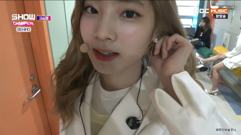 얼굴이 안 찍히는 쯔위.jpgif | 인스티즈