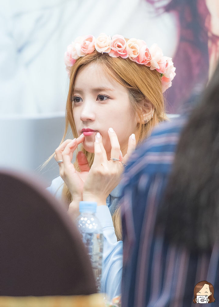 화관 쓴 에이핑크 멤버들.jpg | 인스티즈
