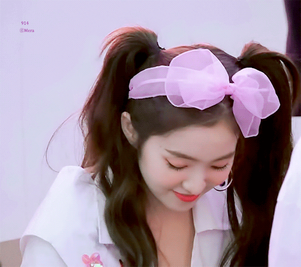 올려다보는 아이린.gif | 인스티즈